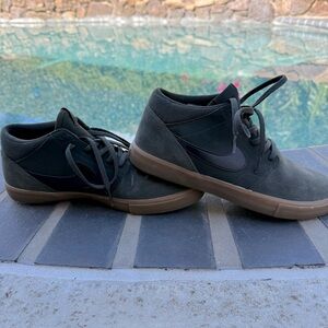 Nike SB Portmore Il Solarsoft Mid
Trainers size 9.5